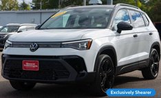 2025 Volkswagen Taos SE Black 4Motion