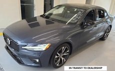 2023 Volvo S60 B5 Plus Dark Theme
