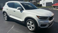 2022 Volvo XC40 T5 Momentum