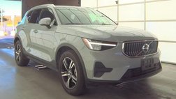 2025 Volvo XC40 B5 Core Bright Theme