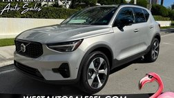 2025 Volvo XC40 B5 Plus Dark Theme