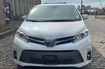 2020 Toyota Sienna XLE