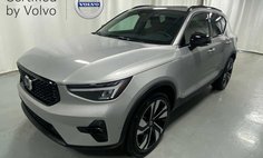 2025 Volvo XC40 B5 Plus Dark Theme