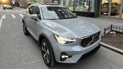 2025 Volvo XC40 B5 Plus Bright Theme