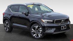 2025 Volvo XC40 B5 Plus Bright Theme