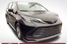 2025 Toyota Sienna LE 8-Passenger