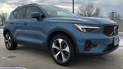 2025 Volvo XC40 B5 Plus Dark Theme