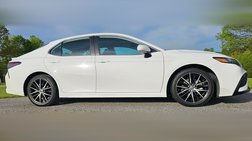 2022 Toyota Camry Hybrid SE Nightshade