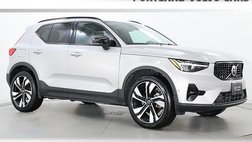 2025 Volvo XC40 B5 Plus Dark Theme