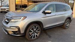 2021 Honda Pilot Touring w/Rear Captain's Chairs