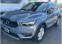 2022 Volvo XC40 T5 Momentum