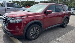 2022 Nissan Pathfinder SV