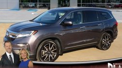 2020 Honda Pilot Touring w/Rear Captain's Chairs