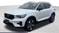 2026 Volvo XC40 B5 Plus