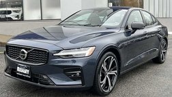 2024 Volvo S60 B5 Ultimate Dark Theme