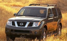 2005 Nissan Pathfinder XE