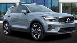 2023 Volvo XC40 B5 Plus Bright Theme