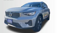 2025 Volvo XC40 B5 Core Bright Theme