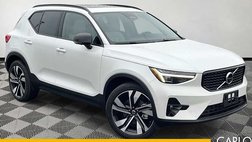 2023 Volvo XC40 B5 Ultimate Dark Theme