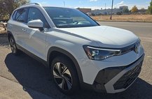 2025 Volkswagen Taos SE 4Motion