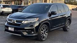 2020 Honda Pilot Touring w/Rear Captain's Chairs