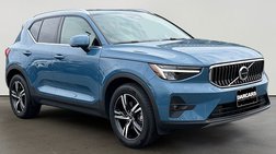 2023 Volvo XC40 B5 Plus Bright Theme