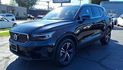 2025 Volvo XC40 B5 Core Bright Theme