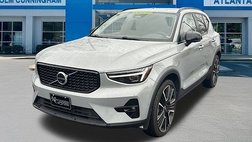2025 Volvo XC40 B5 Ultra Dark Theme