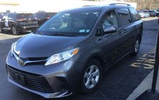 2019 Toyota Sienna LE 7-Passenger FWD with Auto-Access Seat