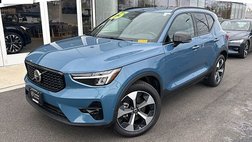 2025 Volvo XC40 B5 Plus Dark Theme