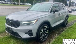 2024 Volvo XC40 B5 Plus Dark Theme