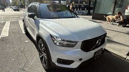 2022 Volvo XC40 T5 R-Design