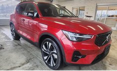 2023 Volvo XC40 B5 Plus Dark Theme