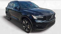 2025 Volvo XC40 B5 Plus Dark Theme