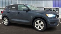 2022 Volvo XC40 T5 Momentum
