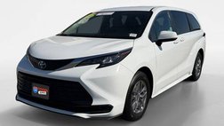 2025 Toyota Sienna LE 8-Passenger