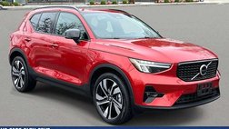 2023 Volvo XC40 B5 Plus Dark Theme