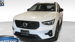 2023 Volvo XC40 B5 Plus Dark Theme