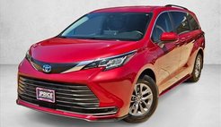 2023 Toyota Sienna LE 8-Passenger