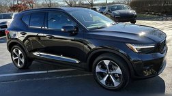 2025 Volvo XC40 B5 Plus Dark Theme