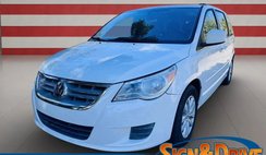 2011 Volkswagen Routan SE