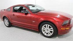 2005 Ford Mustang GT Deluxe