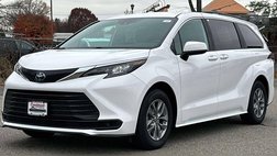 2025 Toyota Sienna LE 8-Passenger