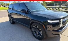 2025 Rivian R1S Adventure
