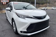 2025 Toyota Sienna XLE 7-Passenger