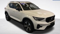 2023 Volvo XC40 B5 Plus Dark Theme
