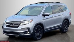 2021 Honda Pilot Touring w/Rear Captain's Chairs