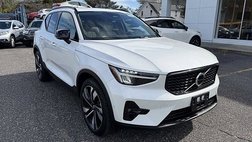 2024 Volvo XC40 B5 Plus Dark Theme