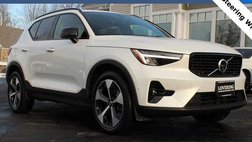 2025 Volvo XC40 B5 Plus Dark Theme