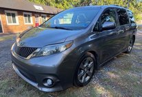 2014 Toyota Sienna SE 8-Passenger
